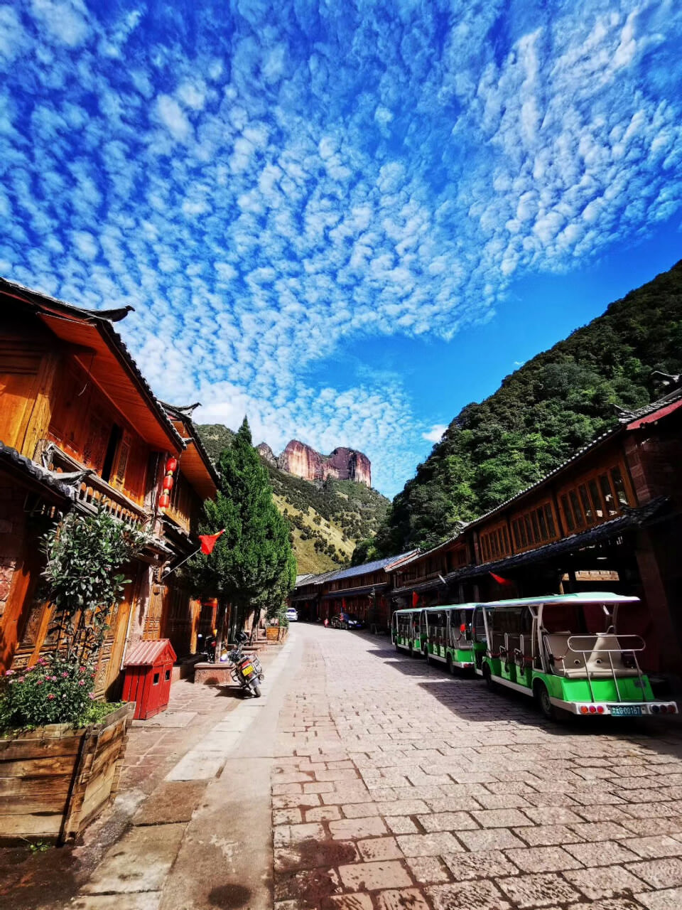 麗江戶(hù)外徒步線(xiàn)路,麗江戶(hù)外拓展,麗江戶(hù)外徒步,麗江企業(yè)團(tuán)建,麗江老君山徒步