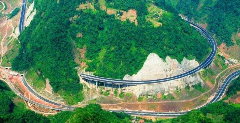 這條云南最美公路，適合自駕，現(xiàn)在還免費