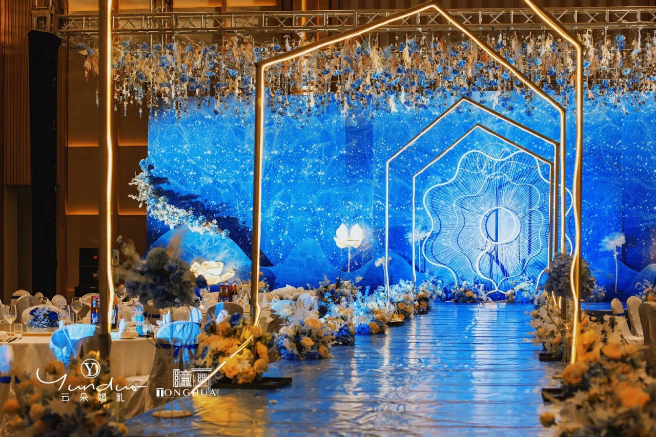 麗江全程婚禮大型策劃執(zhí)行就選麗江復(fù)華麗朗度假酒店；