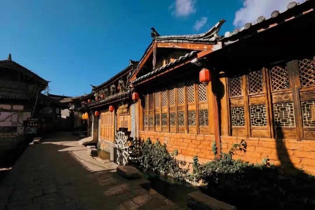 來束河古鎮(zhèn)，住一住，喝喝茶，收收心