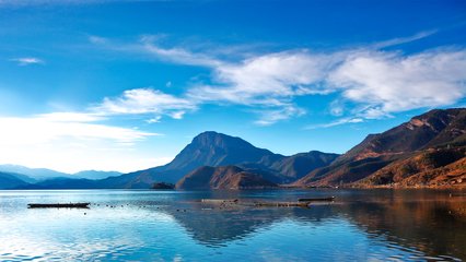 瀘沽湖，西南高原上的一個(gè)浪漫湖泊！   麗江紅色旅游