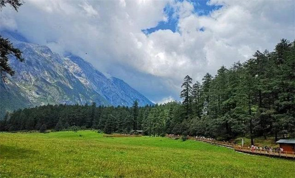 麗江徒步路線推薦：玉龍雪山徒步攻略，麗江戶外團(tuán)建的最佳選擇