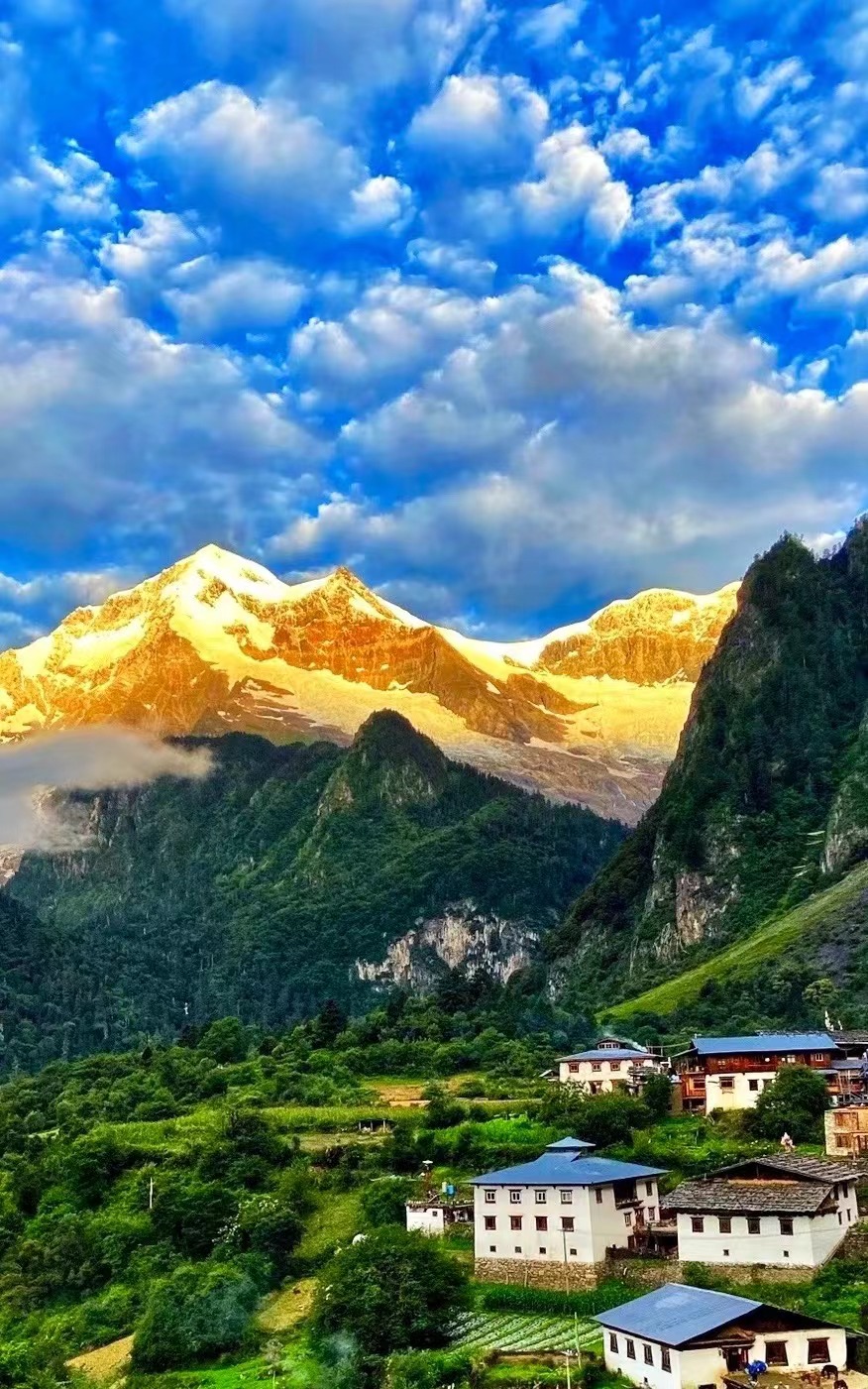 跟著麗江小編一起游云南：走進雨崩，徒步探尋云南深藏的絕美天堂！