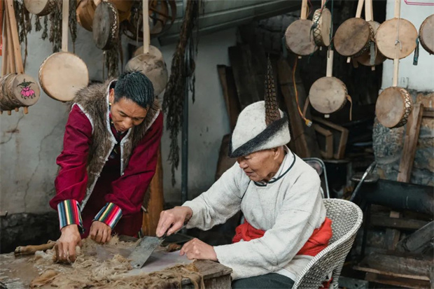 云南旅游,云南旅行社,云南團建公司,云南策劃公司,云南會議會展,云南策劃執(zhí)行,麗江旅游,麗江旅行社,麗江團建公司,麗江策劃公司,麗江會議會展,麗江策劃執(zhí)行：麗江勒巴鼓，不止是道具……
